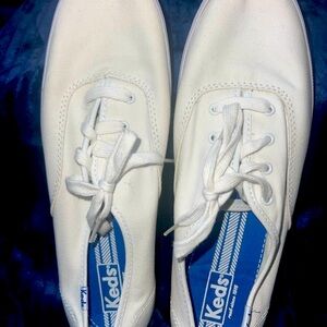Keds White Canvas Sneakers Casual Low-Top - women’s 11